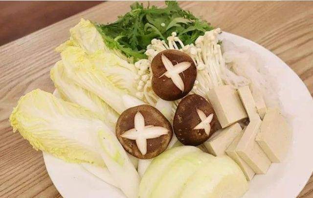 就能轻松做出美味不用去日料店吃了开元棋牌网站教你做日式寿喜锅在家(图4)