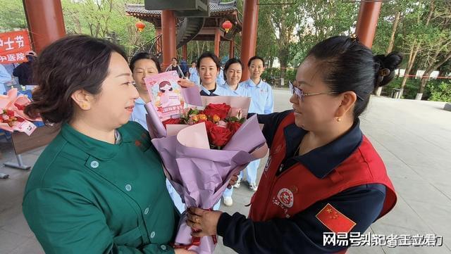 业致敬白衣天使凝聚社会温情开元棋牌app沈阳爱心企(图4)