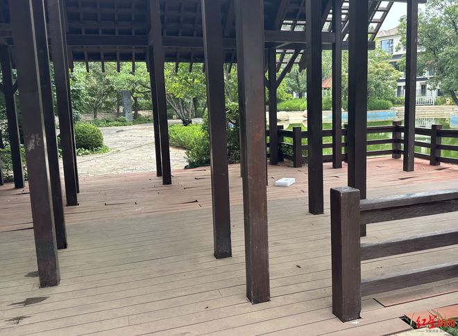何高兴不起来？北京一小区的新旧物业“拉锯战”开元棋牌app一个门岗两家保安抢着守业主为(图5)